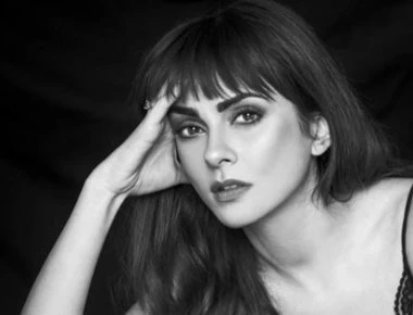 Αγγελική Δαλιάνη: Φωτογραφίζεται όπως την γέννησε η μαμά της και ξεσηκώνει τα πλήθη (φωτο)